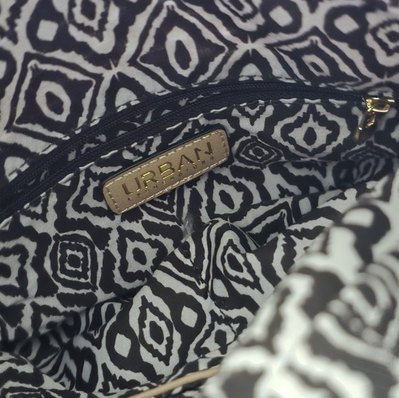 Urban Expressions Elegant Tan Clutch with Gold Chain - Picture 4 of 9